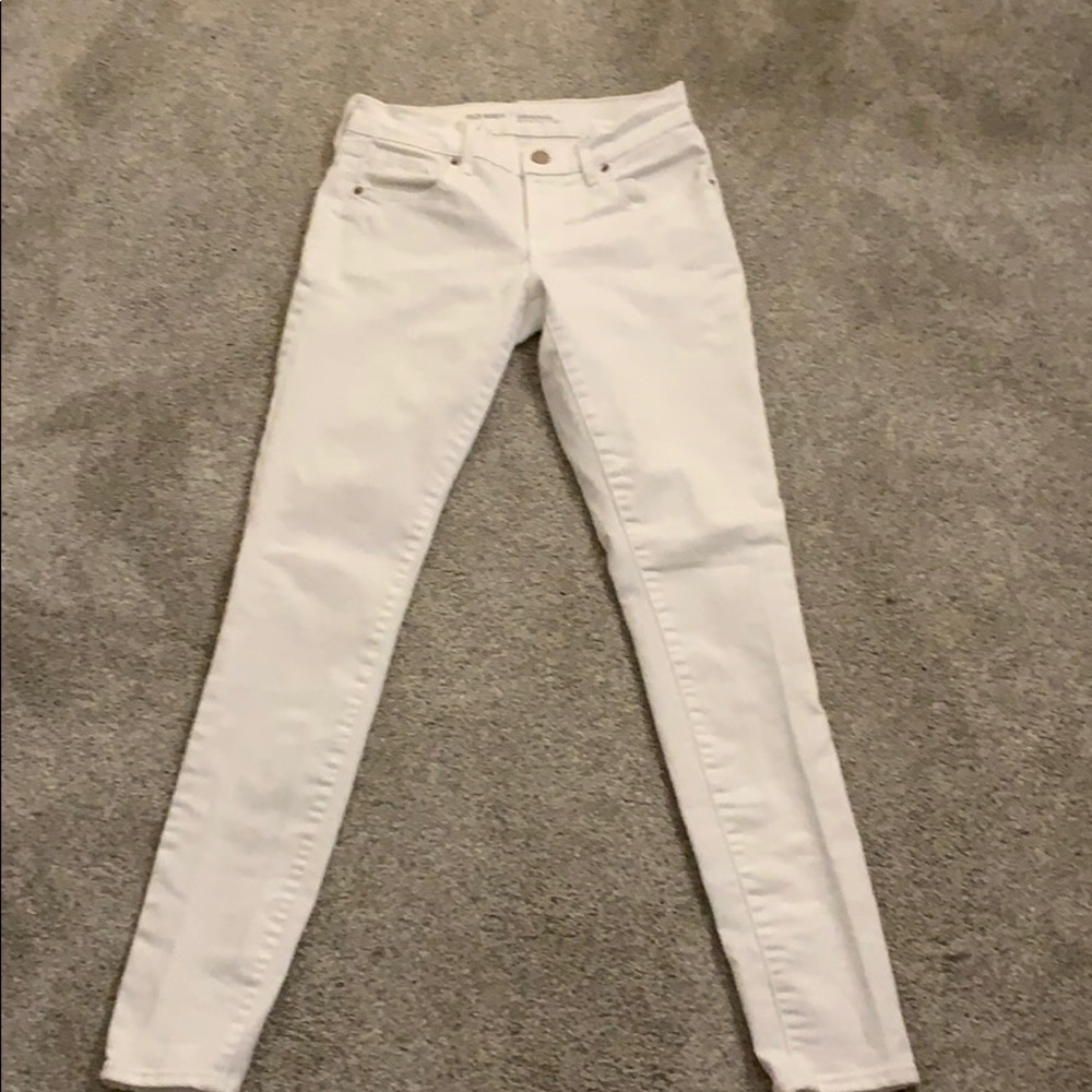 White skinny jeans